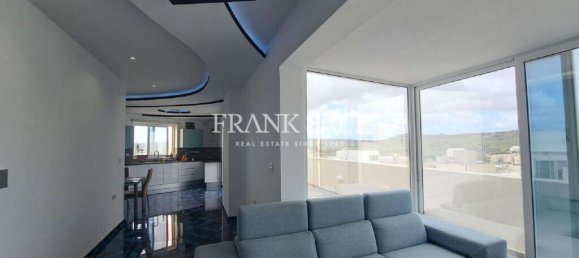 1 bedroom Penthouse in Saint Paul's Bay, Malta No. 2430 4