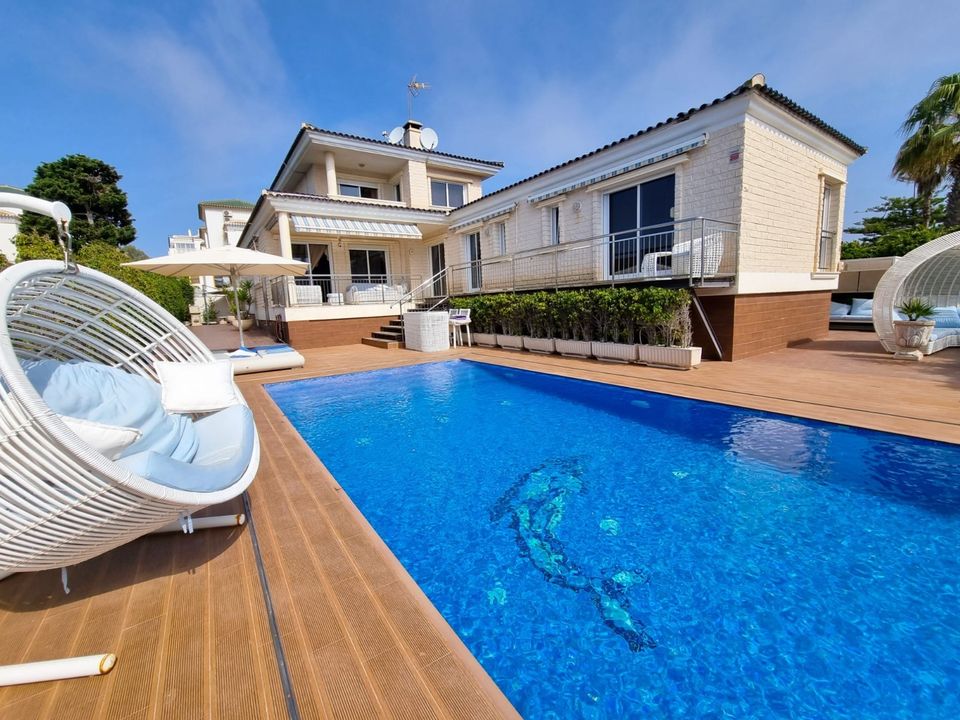 5 bedrooms Villa in Torrevieja, Spain No. 282768