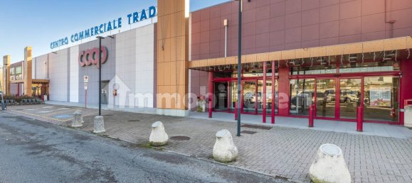 4 rooms Commercial property in Tradate, Italy No. 235089 22