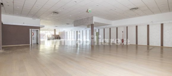 4 rooms Commercial property in Tradate, Italy No. 235089 3