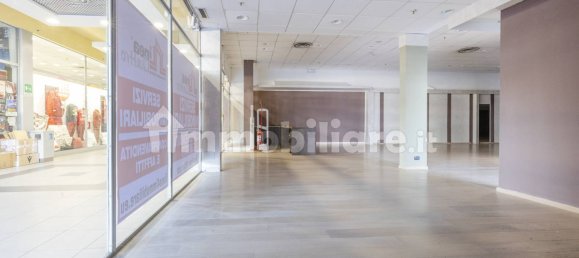 4 rooms Commercial property in Tradate, Italy No. 235089 6