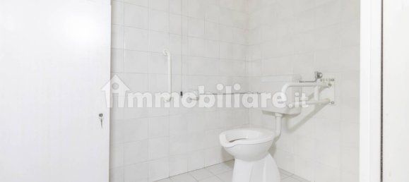 4 rooms Commercial property in Tradate, Italy No. 235089 9