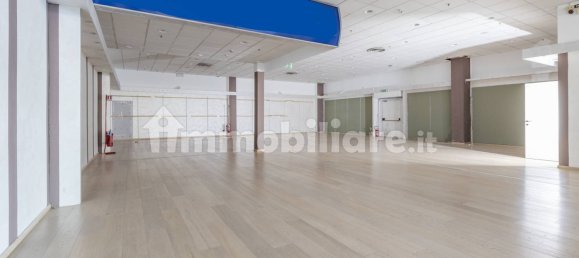 4 rooms Commercial property in Tradate, Italy No. 235089 4