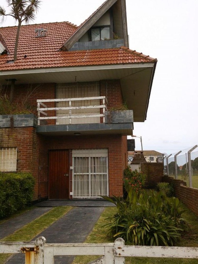 4 bedrooms Apartment in Mar del Plata, Argentina No. 96867