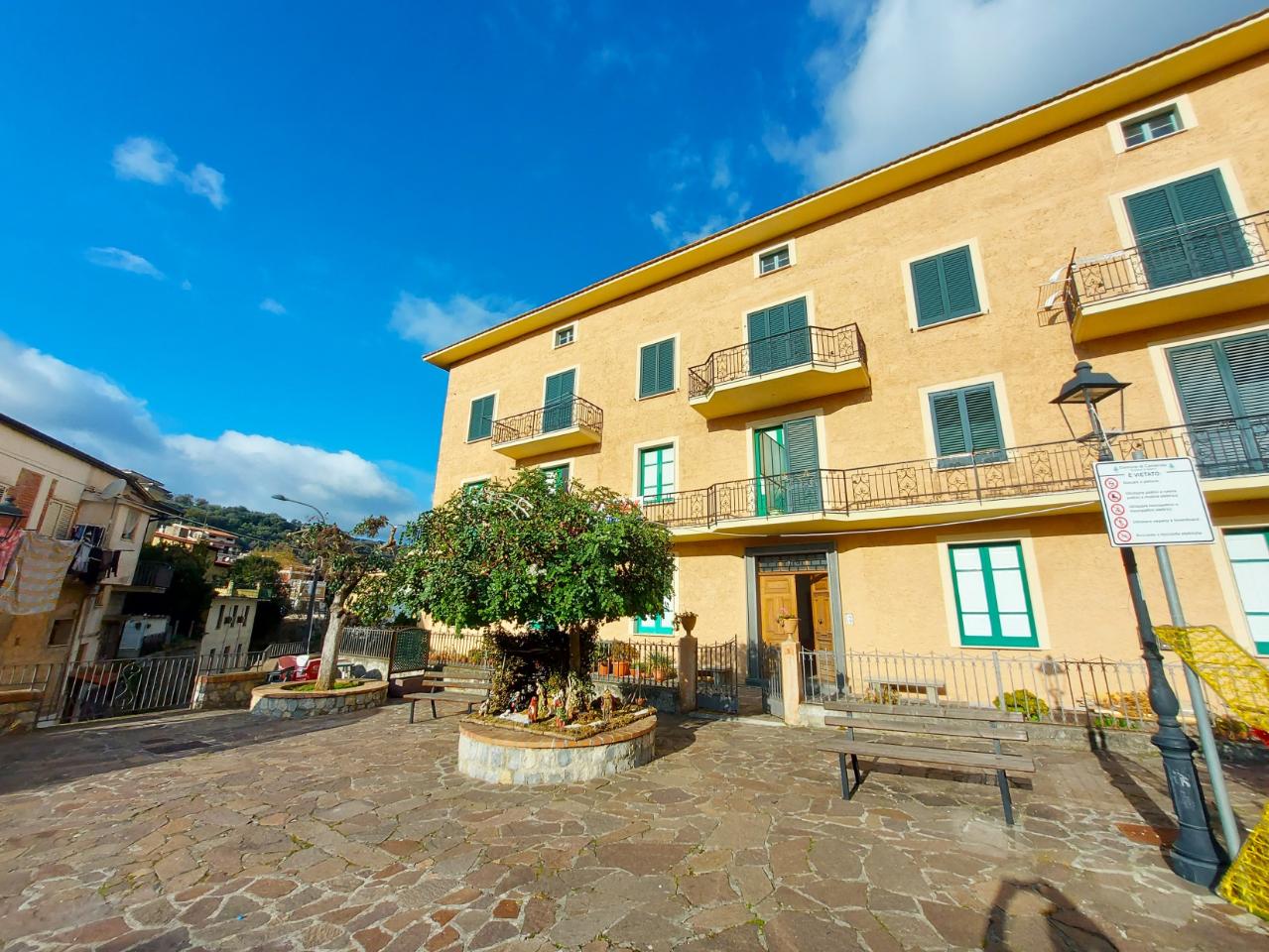 9 rooms Building in Camerota, Italy No. 133023