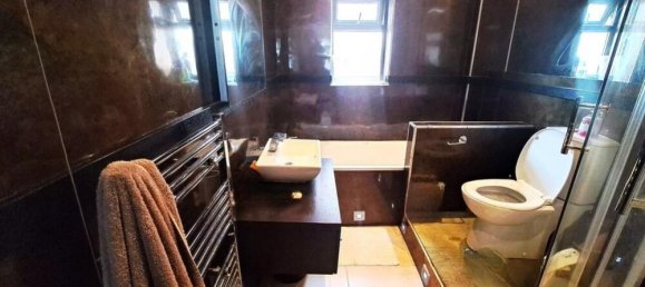 4 bedrooms Bungalow in Greenford, United Kingdom No. 13447 9