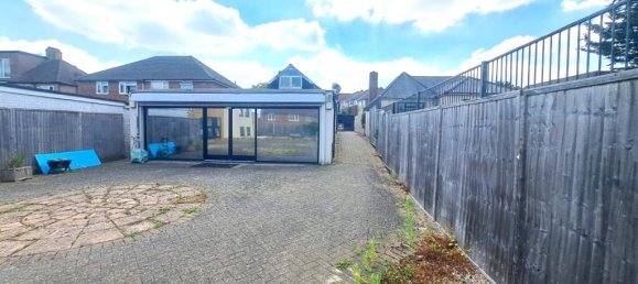 4 bedrooms Bungalow in Greenford, United Kingdom No. 13447 12