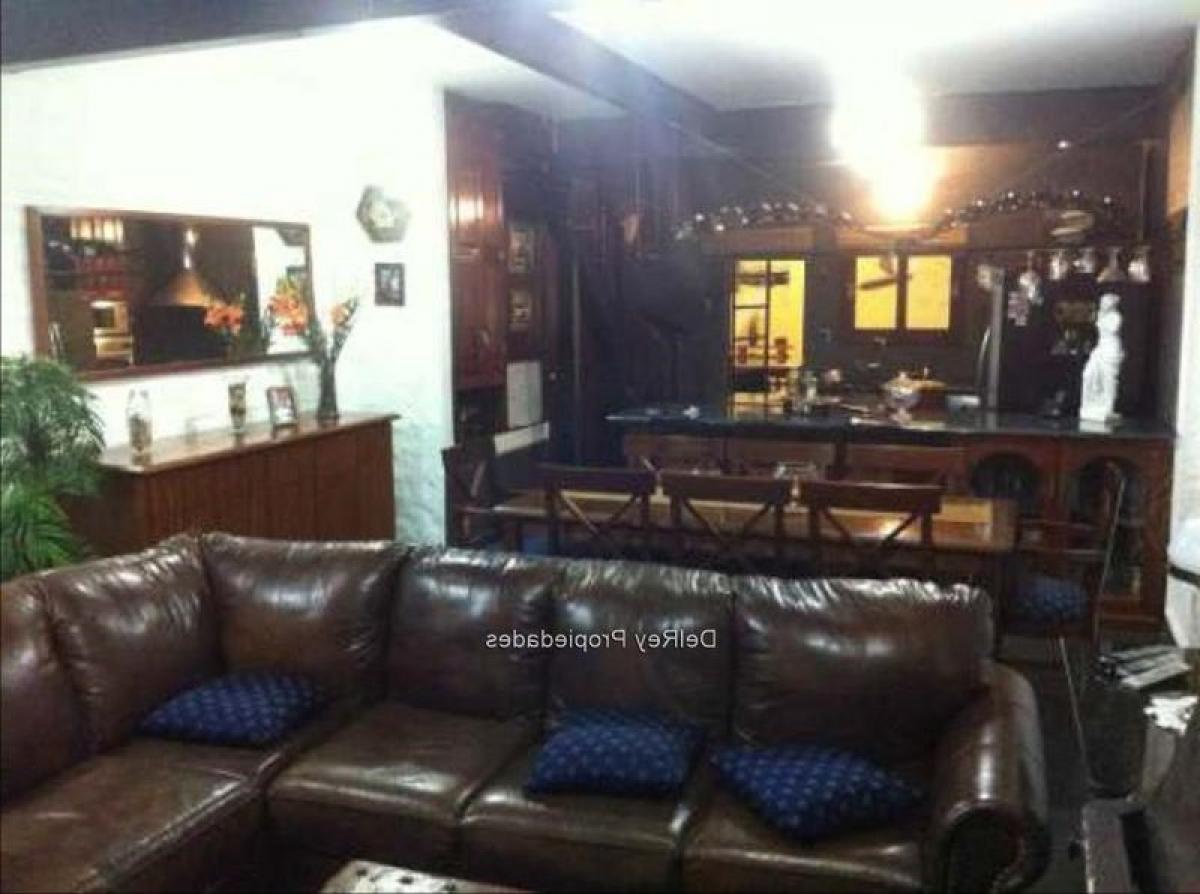 3 bedrooms House in Montevideo, Uruguay No. 12392