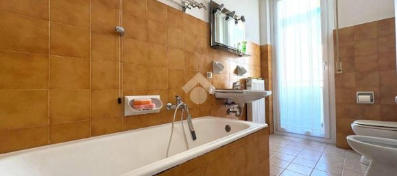 Apartamento de 3 dormitorios en Sondrio, Italy No. 354632 17