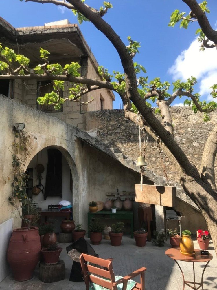 4 habitaciónes propiedad comercial en venta en Heraklion, Crete, Greece № 3643