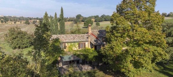 4 bedrooms House in Foiano della Chiana, Italy No. 228515 6