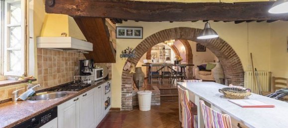 4 bedrooms House in Foiano della Chiana, Italy No. 228515 16