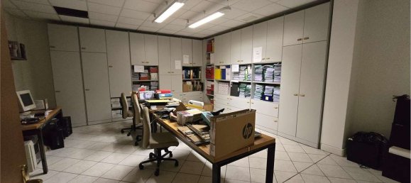 145m² Commercial property in Montebelluna, Italy No. 269958 9