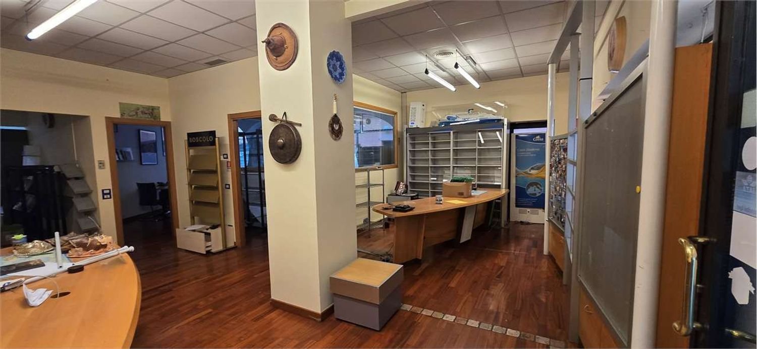 145m² Commercial property in Montebelluna, Italy No. 269958