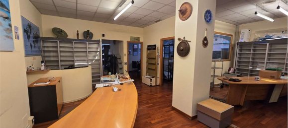 145m² Commercial property in Montebelluna, Italy No. 269958 2