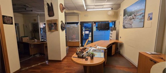 145m² Commercial property in Montebelluna, Italy No. 269958 3