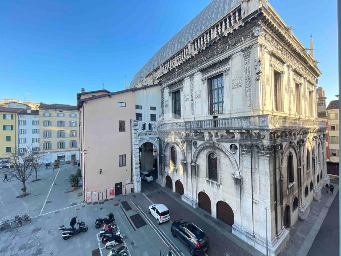 3 rooms Apartment in Brescia, Italy No. 13739