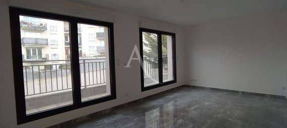 2 bedrooms Apartment in Noisy-le-Grand, France No. 165752 2