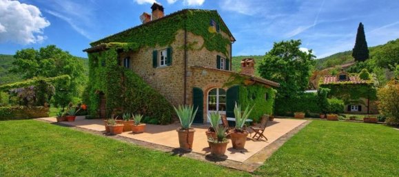 6 bedrooms Villa in Cortona, Italy No. 356 2