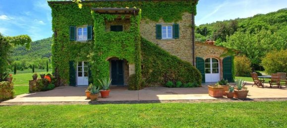 6 bedrooms Villa in Cortona, Italy No. 356 5