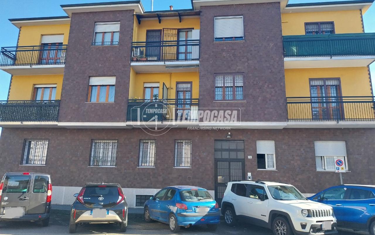 2-salle Appartement à Novate Milanese, Italy No. 37655