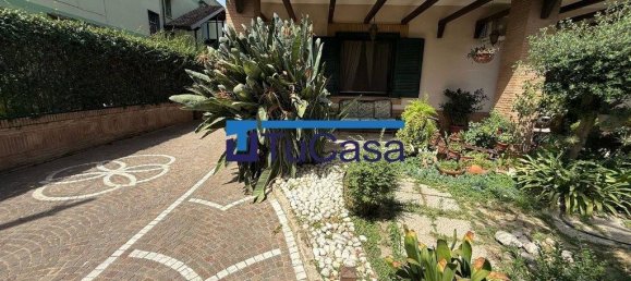 3 bedrooms Apartment in Parete, Italy No. 330223 3