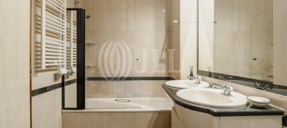 5 bedrooms Villa in Cascais, Portugal No. 106093 8