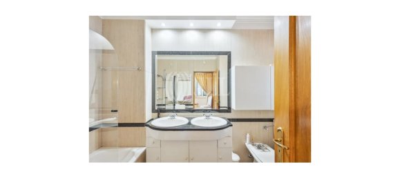 5 bedrooms Villa in Cascais, Portugal No. 106093 6