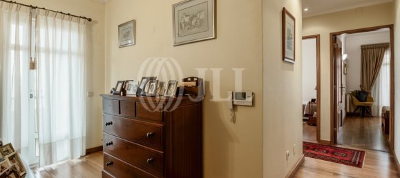 5 bedrooms Villa in Cascais, Portugal No. 106093 4