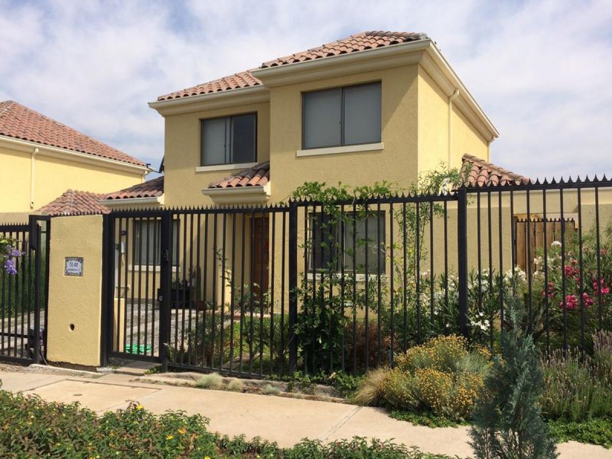 4 bedrooms House in Santiago, Chile No. 2822