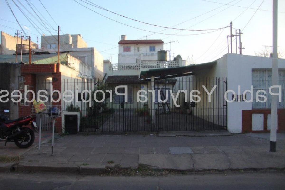 2 bedrooms House in Tres de Febrero, Argentina No. 13598