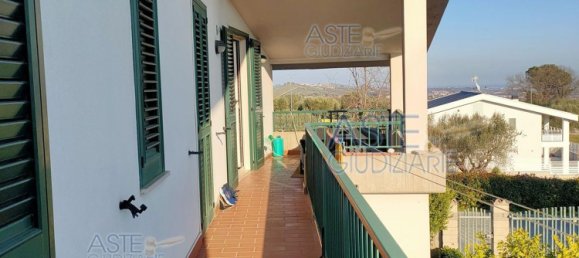 12-Zimmer Haus in Teramo, Italy, Nr. 297433 5