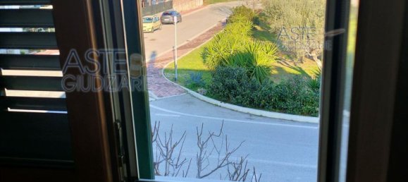 12-Zimmer Haus in Teramo, Italy, Nr. 297433 3