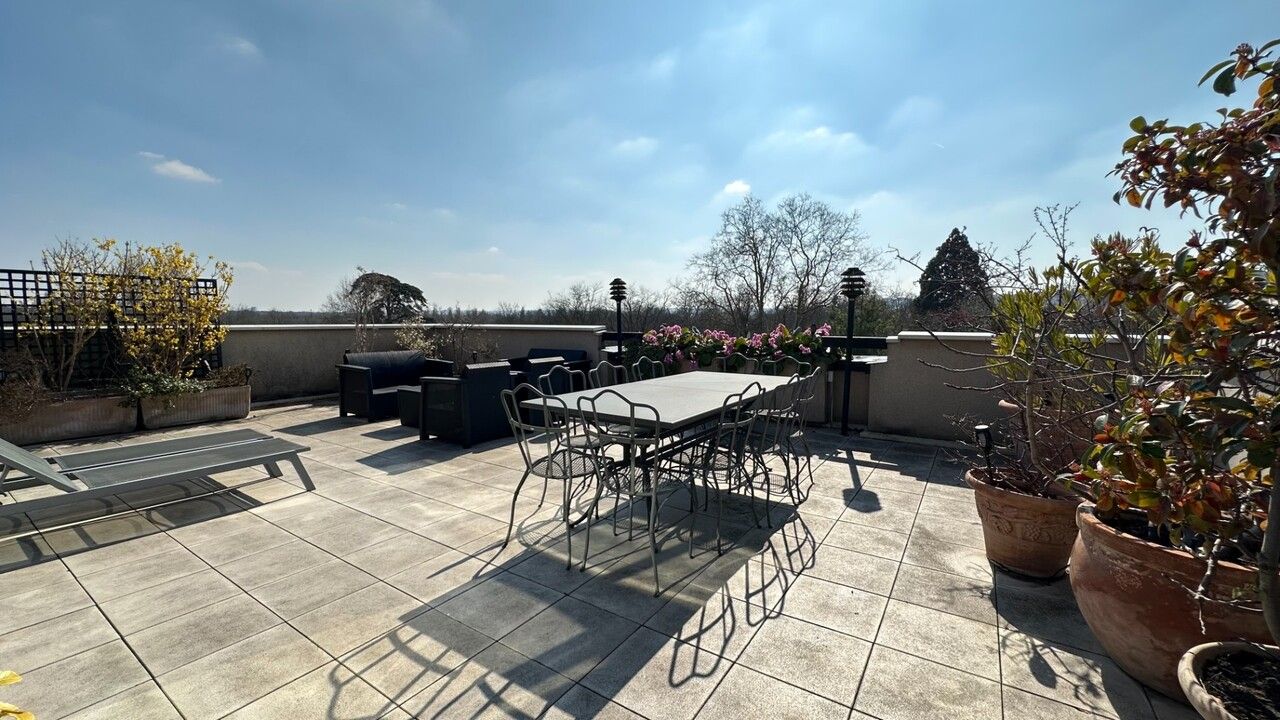 3 chambres Appartement à Suresnes, France No. 115220