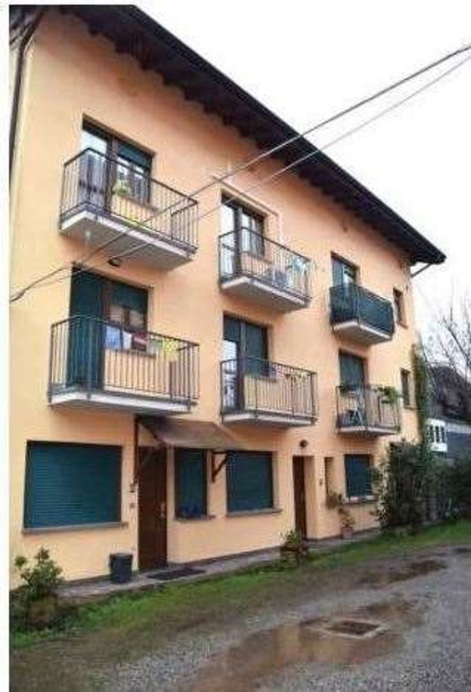 3 rooms Apartment in Bergamo, Italy No. 279363