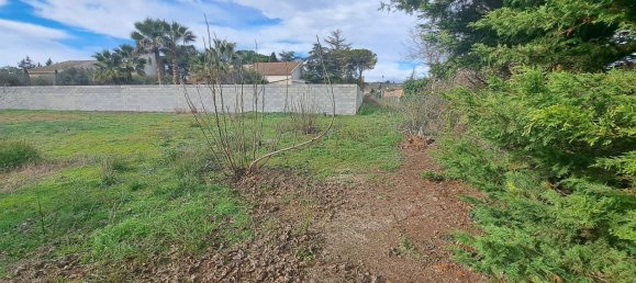 702m² Land in Fleury, France No. 117735 3