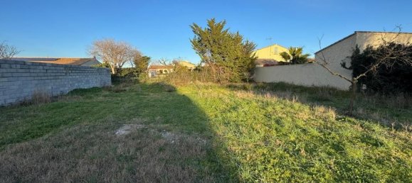 702m² Land in Fleury, France No. 117735 2