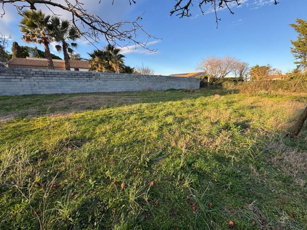 702m² Land in Fleury, France No. 117735