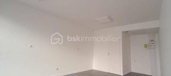 24m² Commercial property in Bourgoin-Jallieu, France No. 317606 3