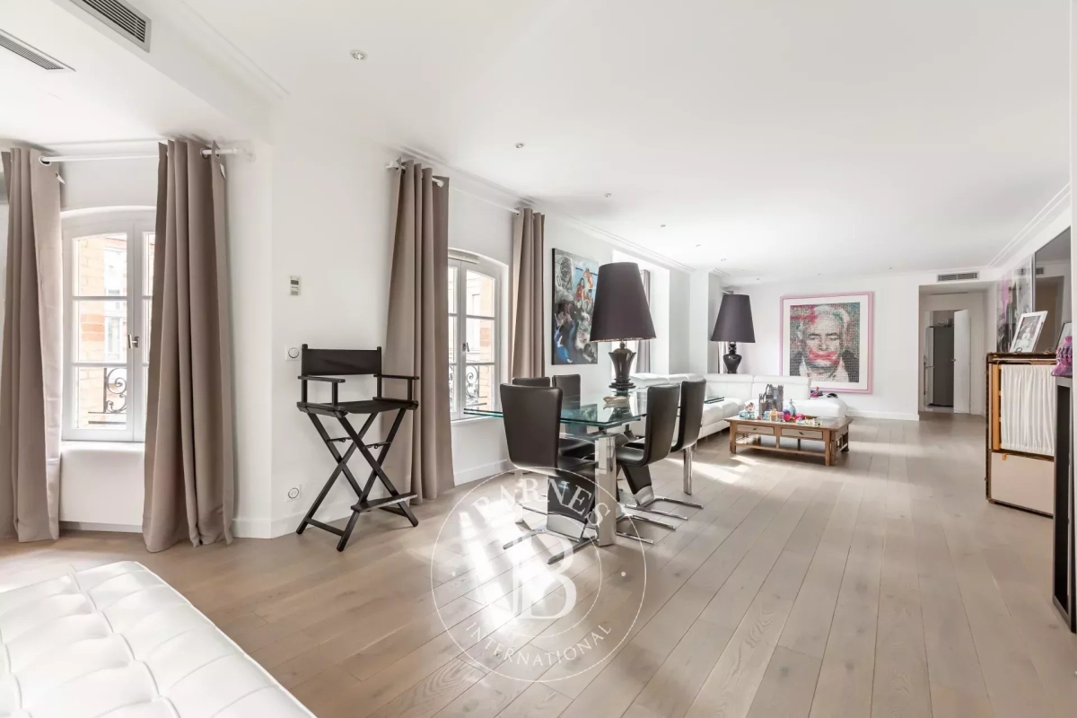 5 rooms Duplex in Paris, France No. 188371