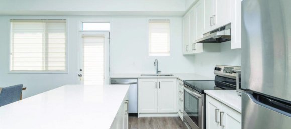 4 bedrooms House in Oakville, Canada No. 380 10