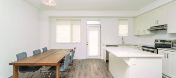 4 bedrooms House in Oakville, Canada No. 380 7