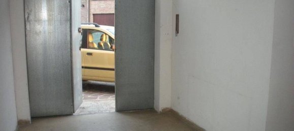 2 rooms Commercial property in Modena, Italy No. 254534 3