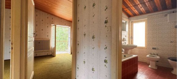 5 rooms House in Rezzo, Italy No. 136549 6