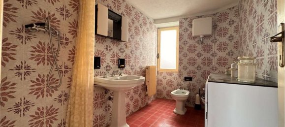 5 rooms House in Rezzo, Italy No. 136549 3