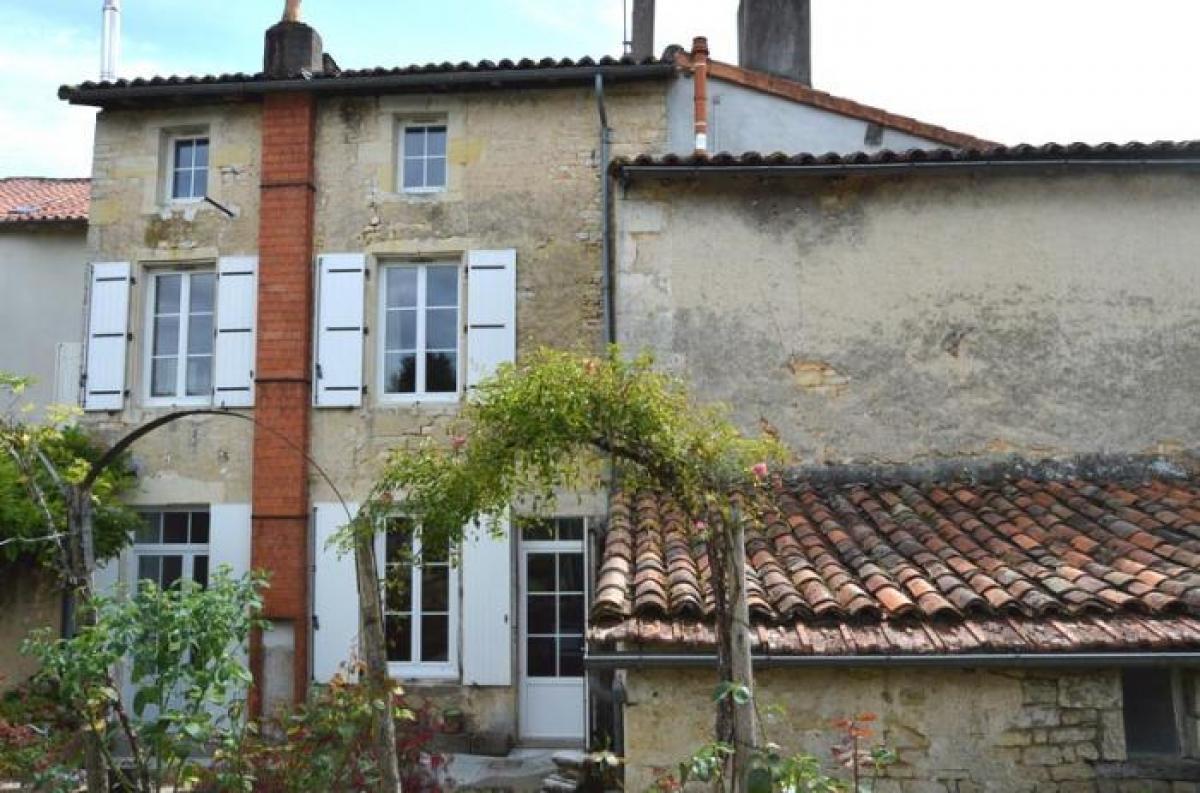 4 غرف نوم منزل في Ruffec, France رقم 22461