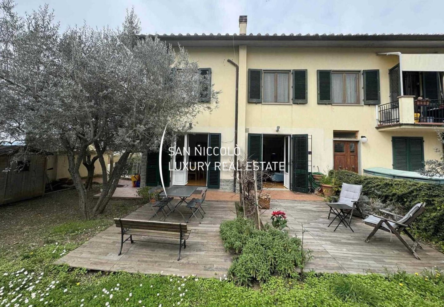 4 rooms Duplex in Florence, Italy No. 184439