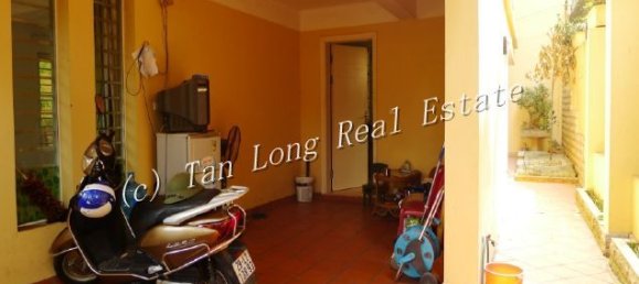 Villa de 5 dormitorios en Tay Ho, Vietnam No. 4350 2