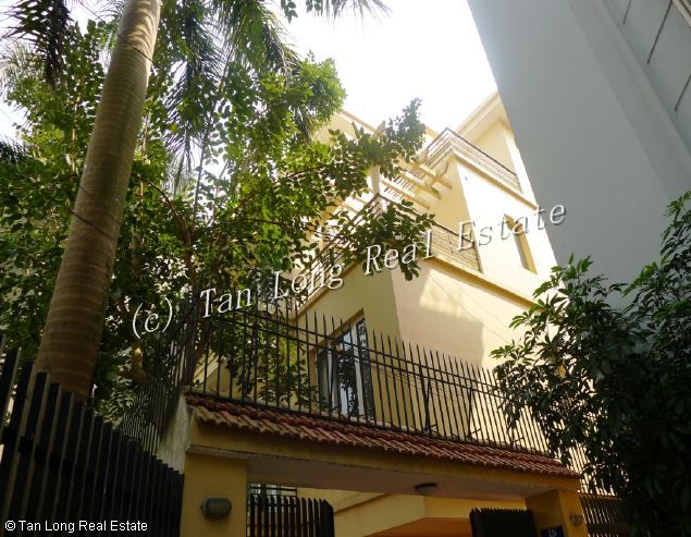 Villa de 5 dormitorios en Tay Ho, Vietnam No. 4350