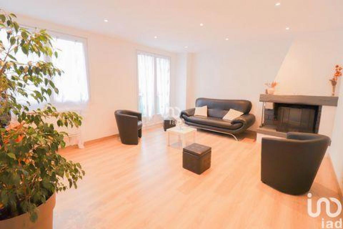 Condominio de 3 dormitorios en Bezons, France No. 35664